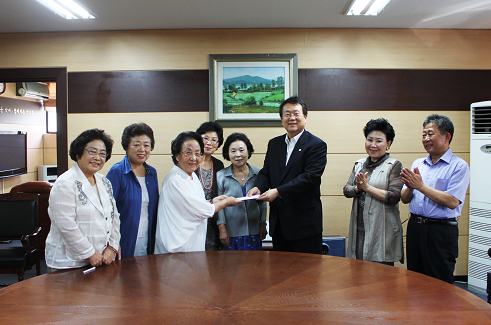 원로여약사들, 약사회에 약권수호 성금 기탁
