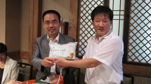 서초구약, 보건소 약무팀에 가정상비약 전달