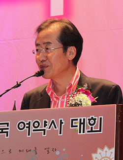 '홍준표 대표 반대 한다지만…' 여론·청와대 변수