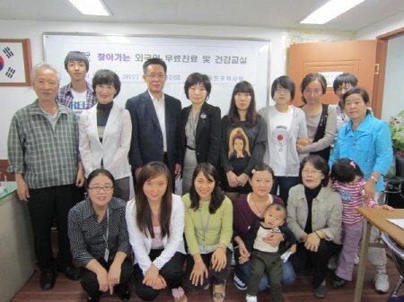 광진구약, 외국인 지원센터에 의약품 전달