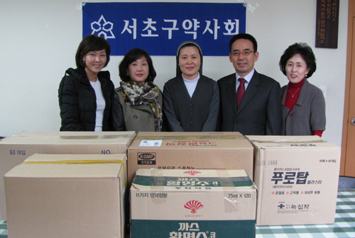 서초구약사회, 복지관에 영양제 등 전달   

