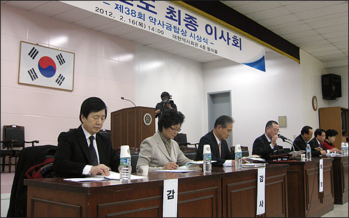 "병원약사 몰표 방지·선거운동원 약국방문 금지"