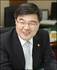 임채민 장관 "R&D지원·리베이트 엄중처벌"