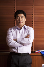 레슬링 국가대표와 스파링하는 제약사 대표