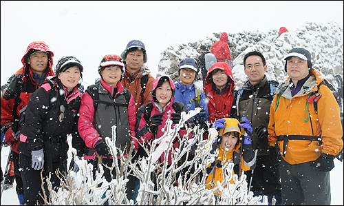 서초구약, '약 슈퍼판매' 저지 염원 태백산 등반

