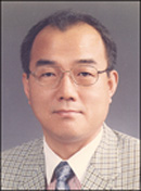 전남대 약대 신임 학장에 이용복 교수 

