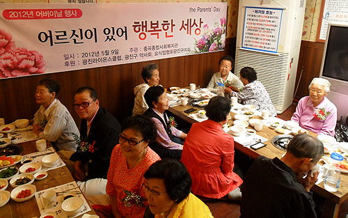 광진구약, 어버이날 맞아 복지관에 영양제 전달

