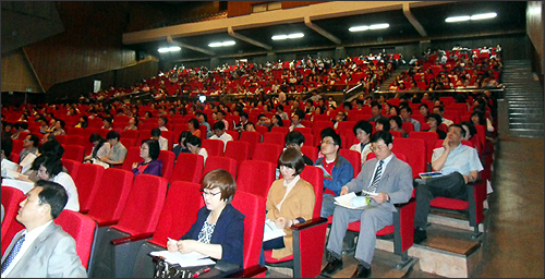 "이웃 같은 약국·존경받는 약사로 거듭나야"
