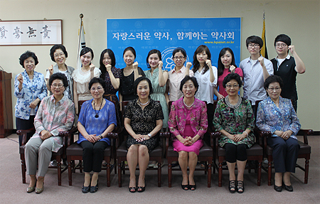 "선배님들 장학금으로 훌륭한 약사될께요"