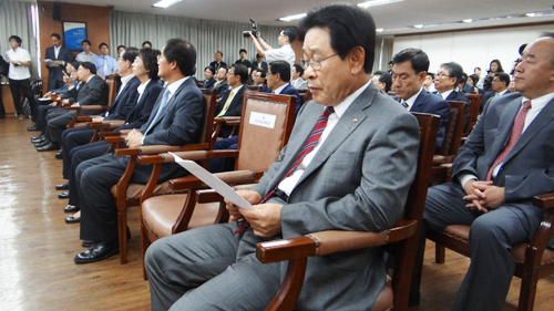 오늘은 혁신형 인증받는 날, 그런데 표정은 왠지…