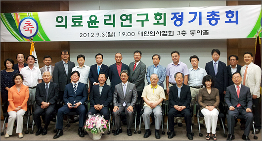 노환규 회장 "사회를 탓할 게 아니라 우리 스스로…"  