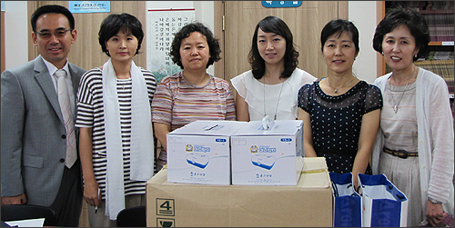 서초구약, 지역 노인복지관에 휠체어 등 전달

