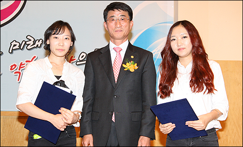 강원도약, 강원대 약대생들에 장학금 전달

