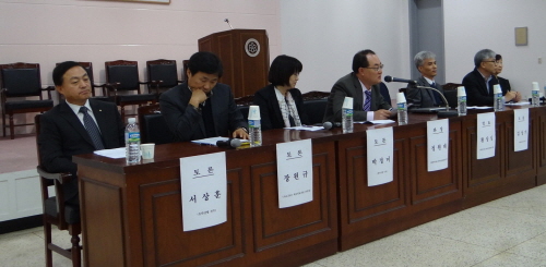 "제약업계에서 축소되는 약사 입지, 대안을 찾아라"
