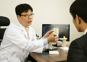갑작스런 대설 빙판길, 노인 낙상사고 비상 
