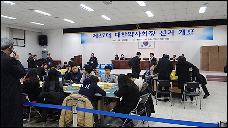 선거인명부 대조작업 지연…제2투표함 확인 완료