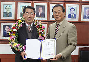함삼균 후보, 경기도약사회장 당선증 받아