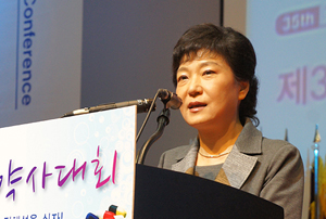 약사들, 박 당선인 '반신반의'…보건의료 정책 촉각