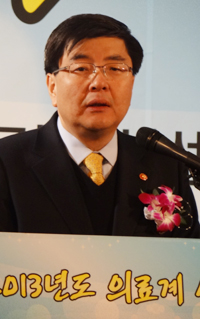 임채민 장관 "현장에서 뛰는 의료인 노고에 감사"