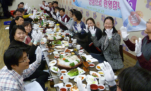 약사들 맨손조제 대안 코팅장갑 끼어 보고 나선… 

