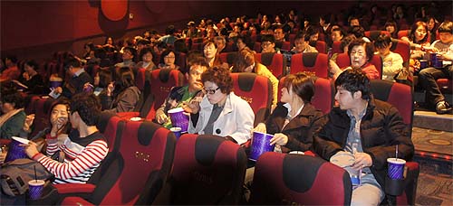 서초구약, 회원들과 영화 단체관람하며 친목도모

