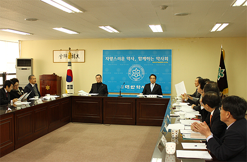 다시 만난 조찬휘-김구, 회무 인수인계 완료