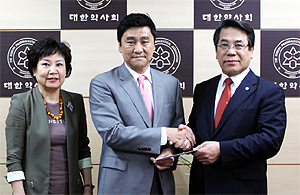 약사회, 추석 맞아 송천 한마음의 집에 성금 기탁