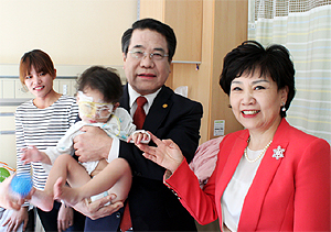 약사회, 캄보디아 어린이 눈 수술 지원