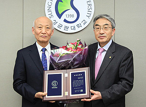 정든 약국 폐업하고 은퇴한 약사, 모교에 1억 기탁