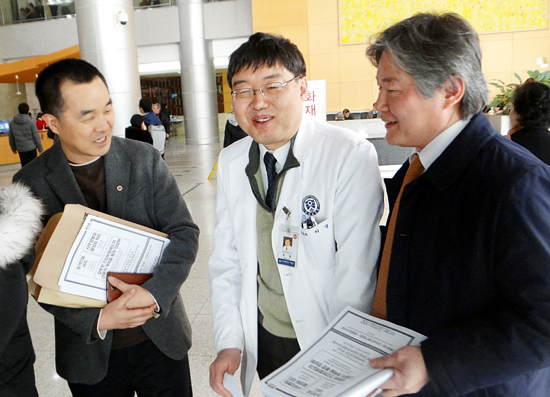모교 찾은 노환규 회장, 총파업 투표 독려