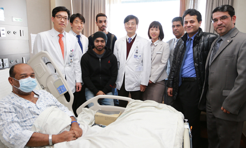 "중국이 포기한 UAE 환자, 한국 의료진이 살렸다"