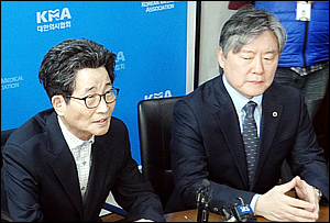 원격진료 국회서 막겠다는 야당…못 믿겠다는 의협