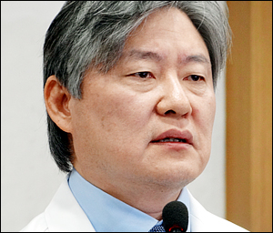 탄핵·자진사퇴 갈림길에 선 노환규 의협회장