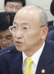 문 장관 "임상시험 부가세 면제 기재부 설득하겠다"