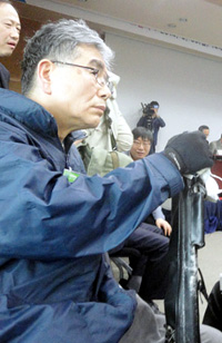 목검 든 양재수 대의원이 질서유지책임자?