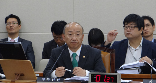 문 장관 "의료민영화는 없다"…비영리 원칙 확고