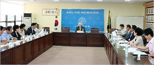 무자격자 약판매 약국 3곳 솜방망이 징계 '논란'