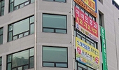의사 미팅·완벽한 계약서…"약국분양 의심 또 의심"