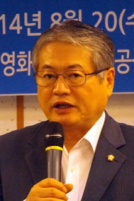 "의료영리화 추진, 75% 국민 무시하는 것"