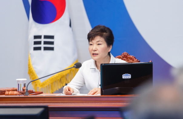대통령 "서비스산업법·국제의료법 조속히 통과시켜야"