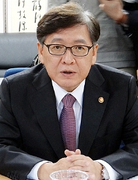 정진엽 장관 "의료서비스산업 육성은 반드시 필요해"