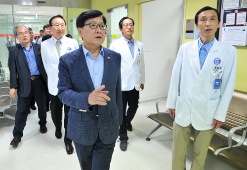 정진엽 장관, 추석연휴 비상진료 현장 잇단 방문