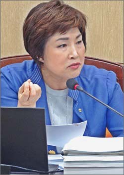 "군병원 금기약 병용 무방비…무자격자 마약 불법조제"