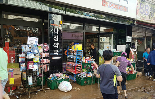 "물에 잠긴 약국 돕자"…뜨거운 동료애 빛난 울산