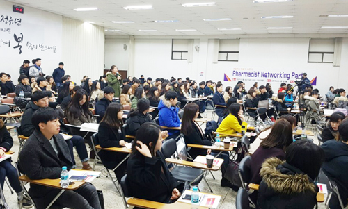 "이젠 환자와 진짜 소통하는 약사만 살아 남아"