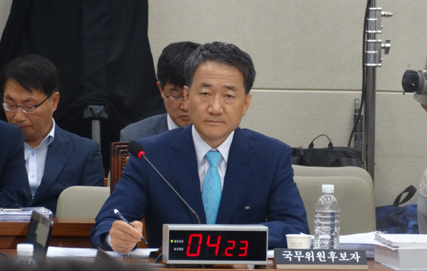 "현 정부 성공 걸림돌 된다면 사퇴 용의 있나"