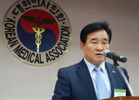 문 케어·추 회장 탄핵 의협 대의원 임총 시작