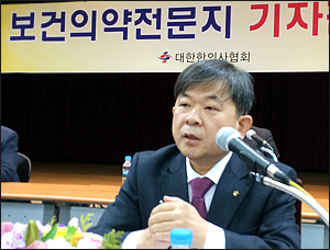 한의사 노인정액제 제외 반대…김필건 회장 단식 시위