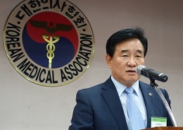 의협 전권 쥔 비대위 40명…"문 케어 강력투쟁 무게"