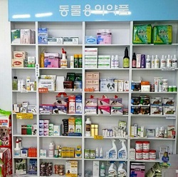 수의사 "인체약 직접구매 허용을"…약사들 '안될말'
